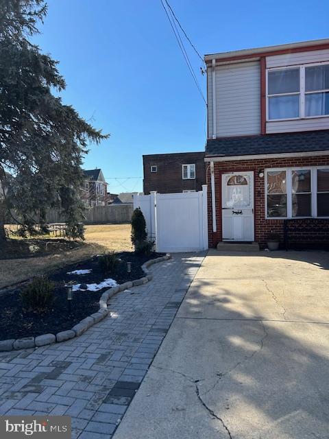 LAWNDALE - Residential