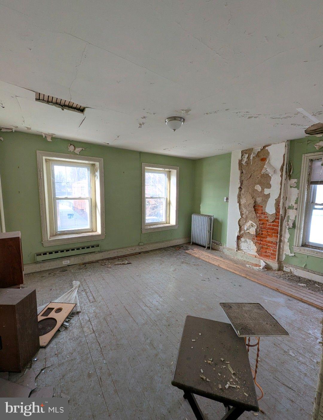 GERMANTOWN - Commercial Sale