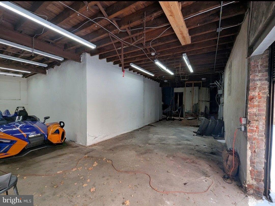 GERMANTOWN - Commercial Sale