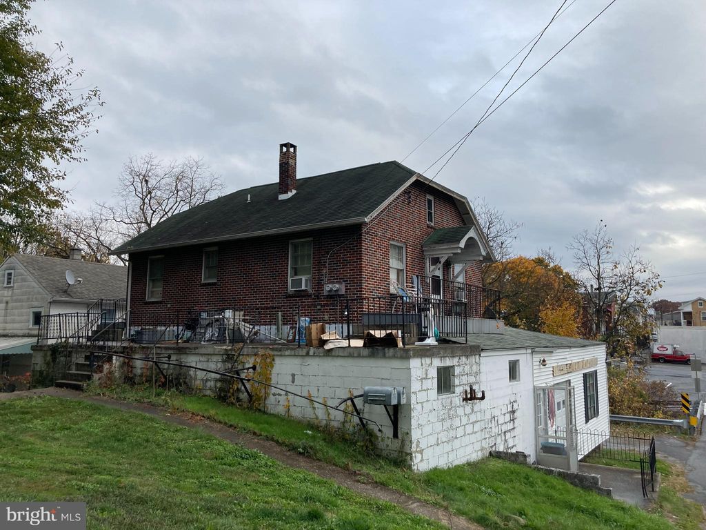 Photo of 36 E HUMMELSTOWN ST, ELIZABETHTOWN, PA 17022 (MLS # PALA2027584)