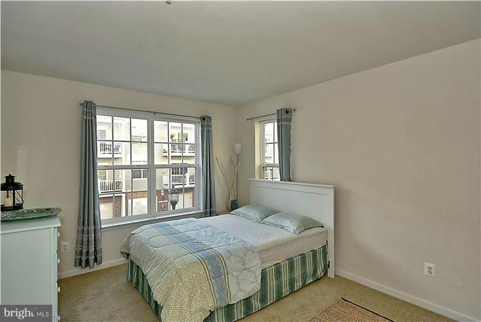 RESIDENCES AT LANSDOWNE - Residential