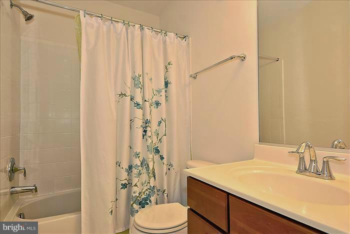 RESIDENCES AT LANSDOWNE - Residential