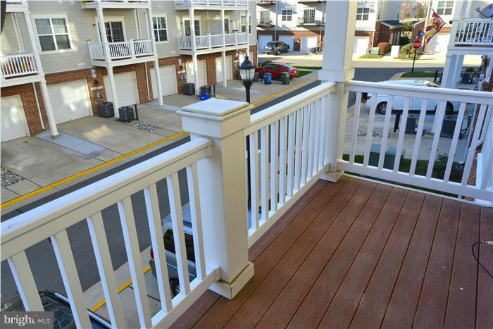 RESIDENCES AT LANSDOWNE - Residential