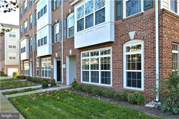 RESIDENCES AT LANSDOWNE - Residential