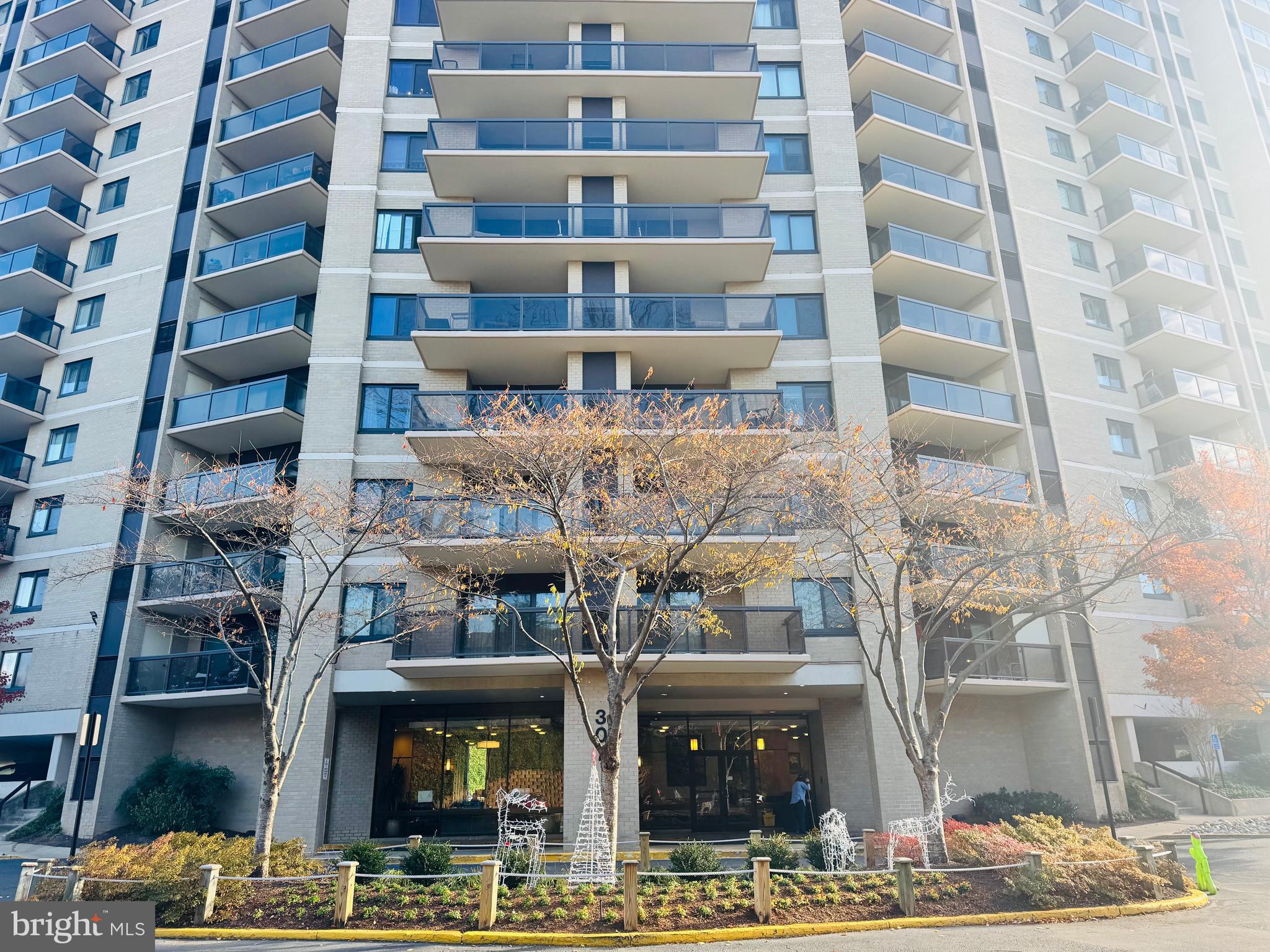 WATERGATE AT LANDMARK - Residential Lease
