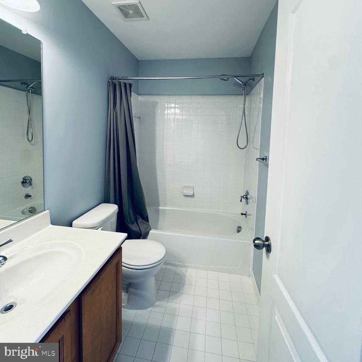 TRIANGLE HIGHLANDS CONDO - Residential Lease