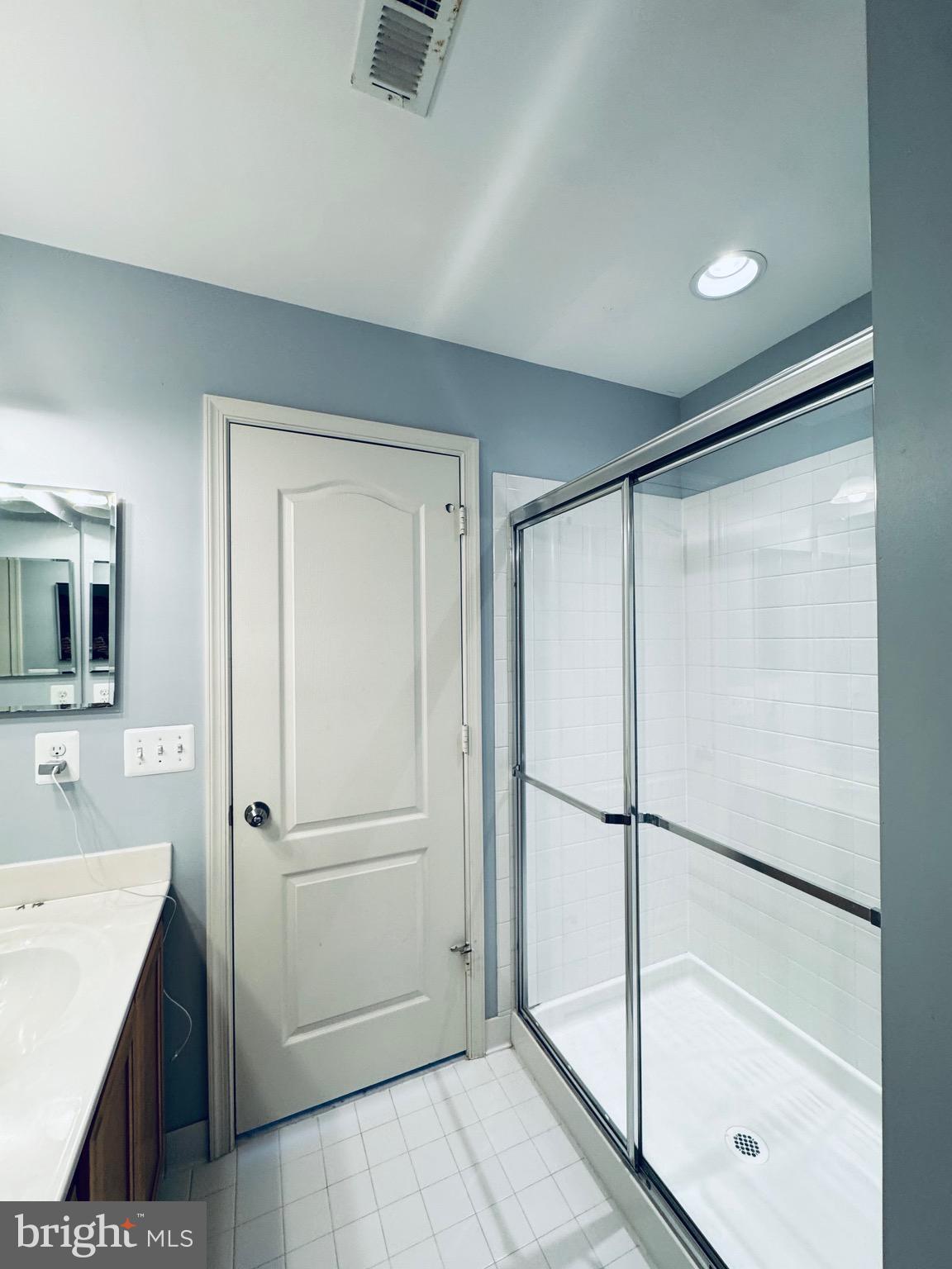 TRIANGLE HIGHLANDS CONDO - Residential Lease