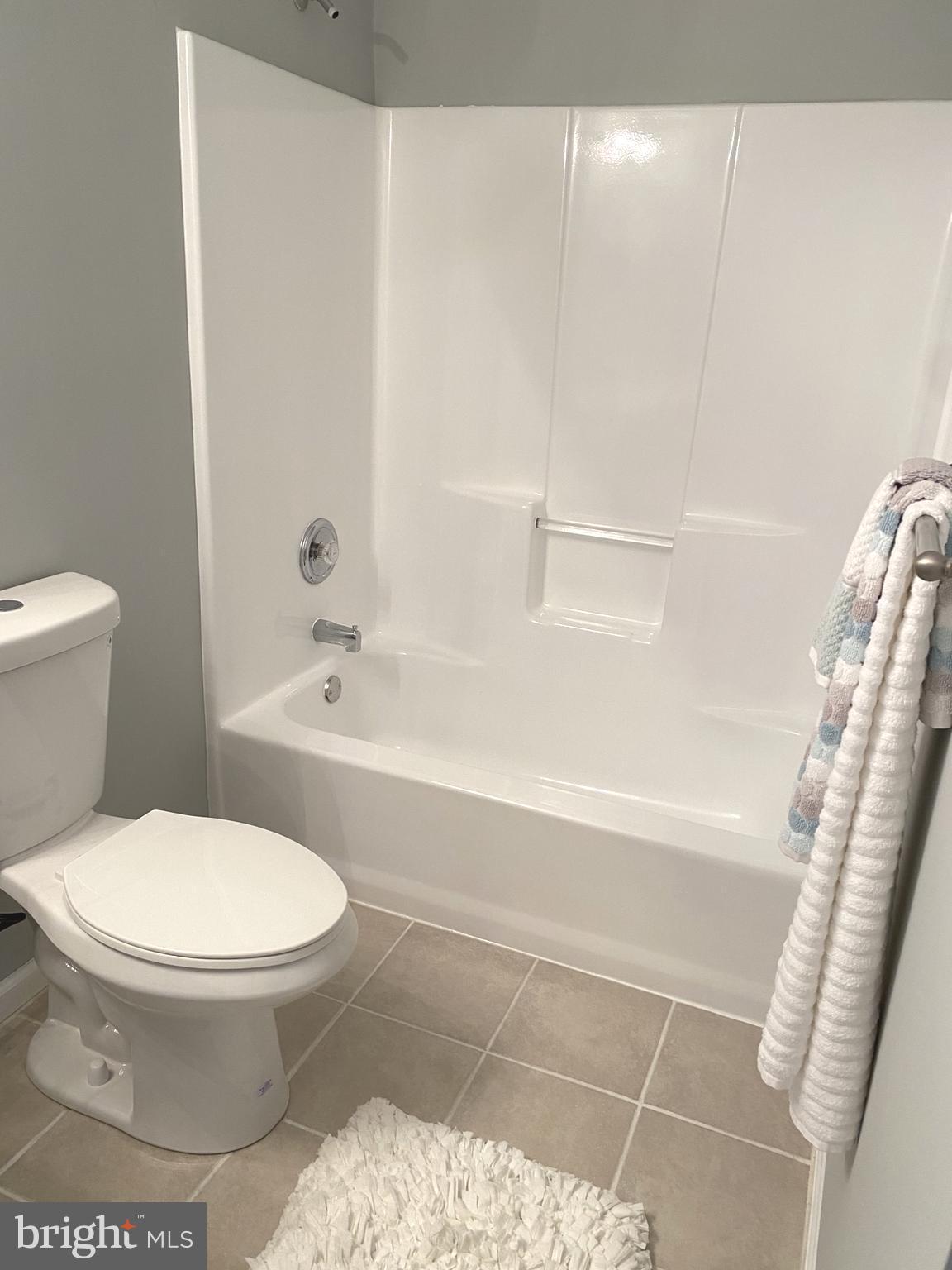 LAKE CAROLINE - Residential