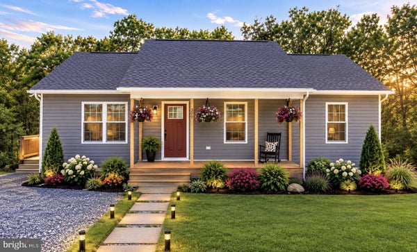 303 E OLD CROSS RD, NEW MARKET, VA 22844 - Image fe331bbccf8e82a1db929d1ed7fc8c9a/321189924