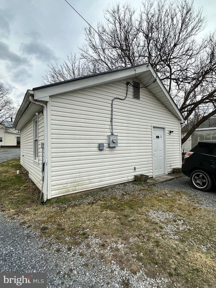 The property will be available for viewing during the Open House scheduled for Tuesday April 18th 5:30PM to 6:30PM.  The hosting Agent will be present during this time. Conveniently located 1 Bedroom, 1 Bath apartment in Middletown, VA.  Access to i81, close proximity to Laurel Ridge Community College. Pets on a case by case basis with pet deposit. No smoking.