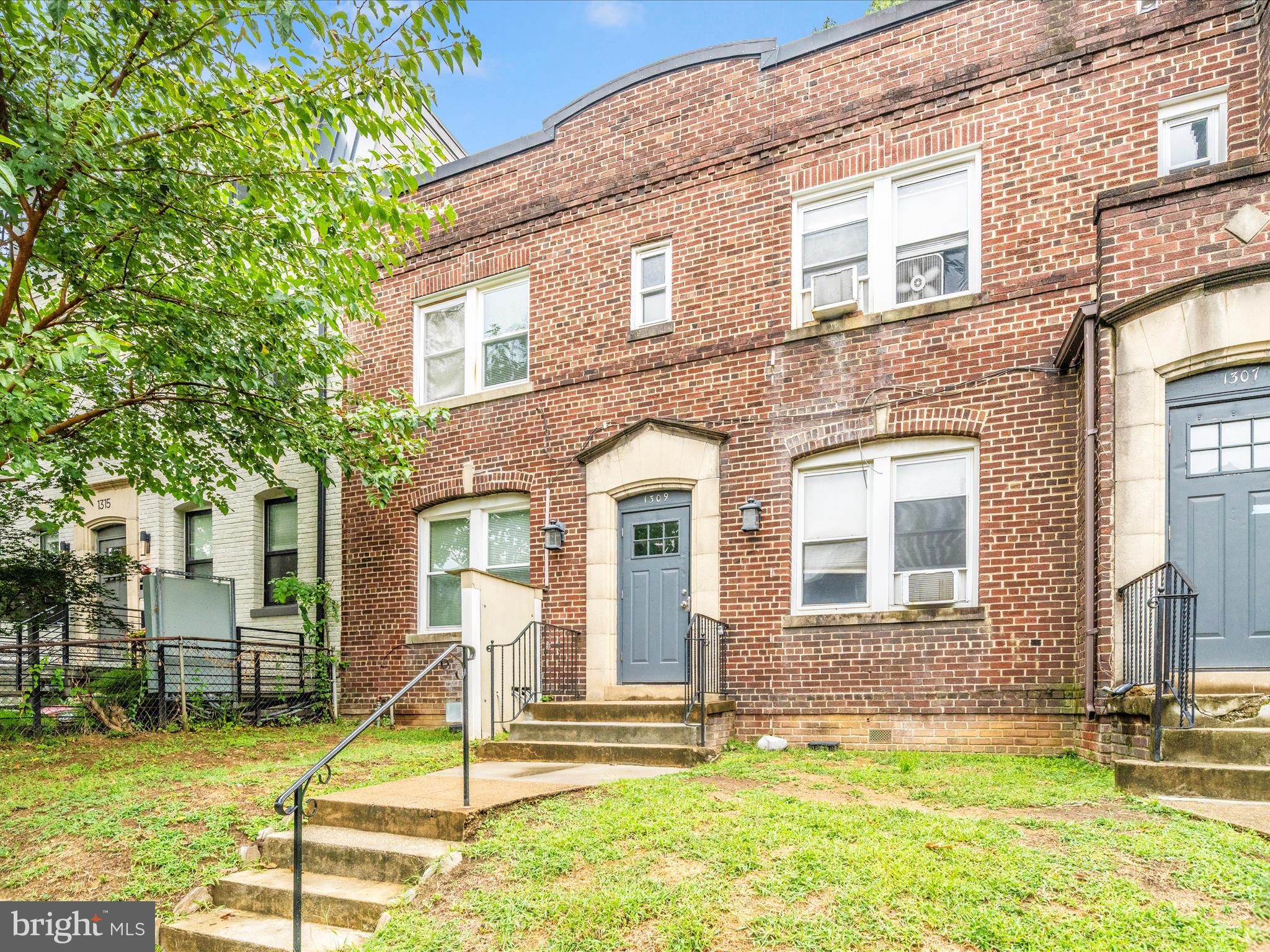 1307-1309 HOLBROOK STREET NE