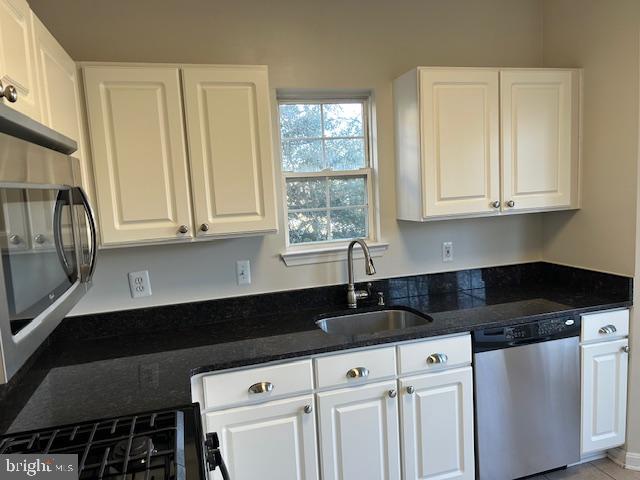 RANDOM HILLS - Residential Lease