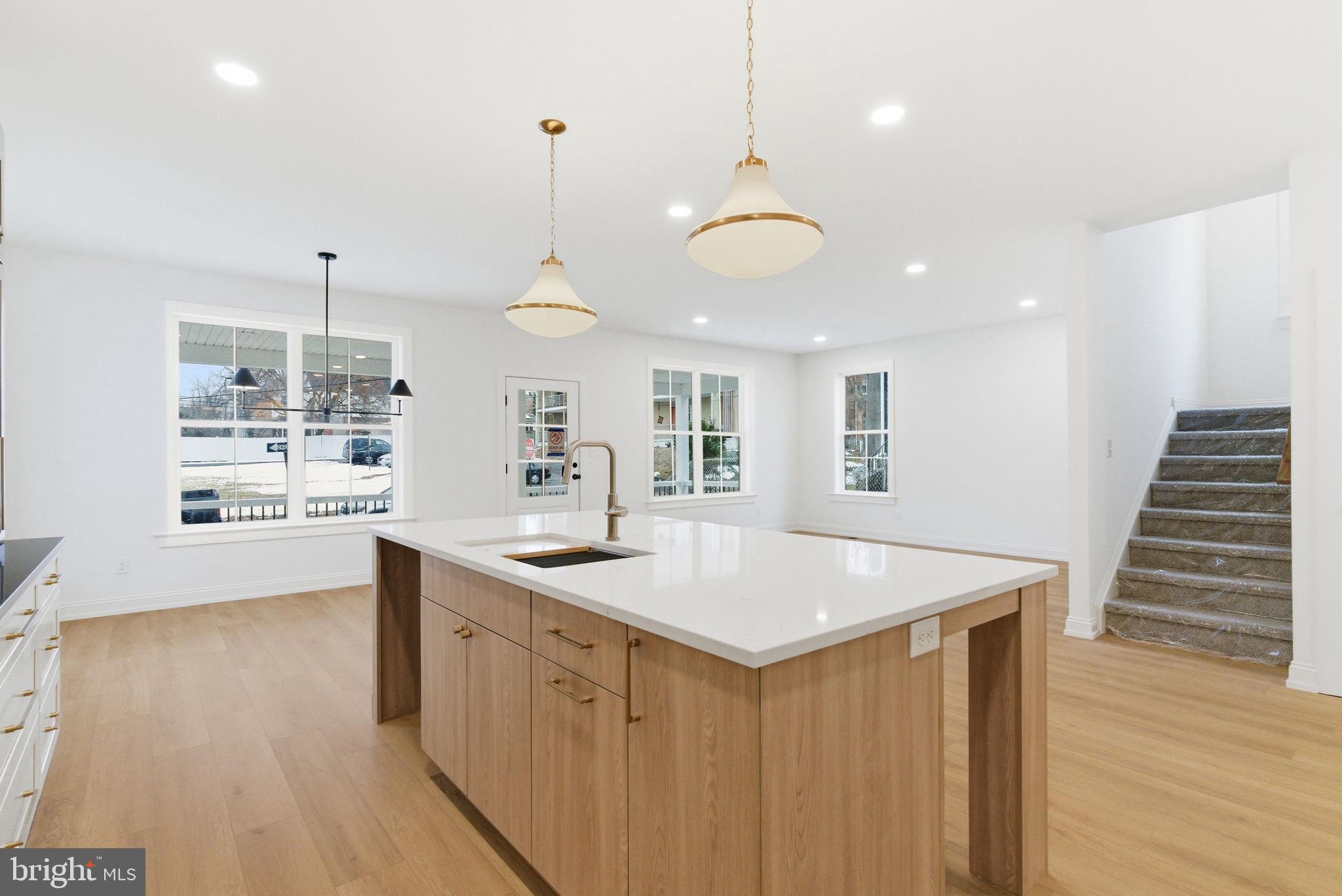 453 E FRANKLIN STREET SINGLE