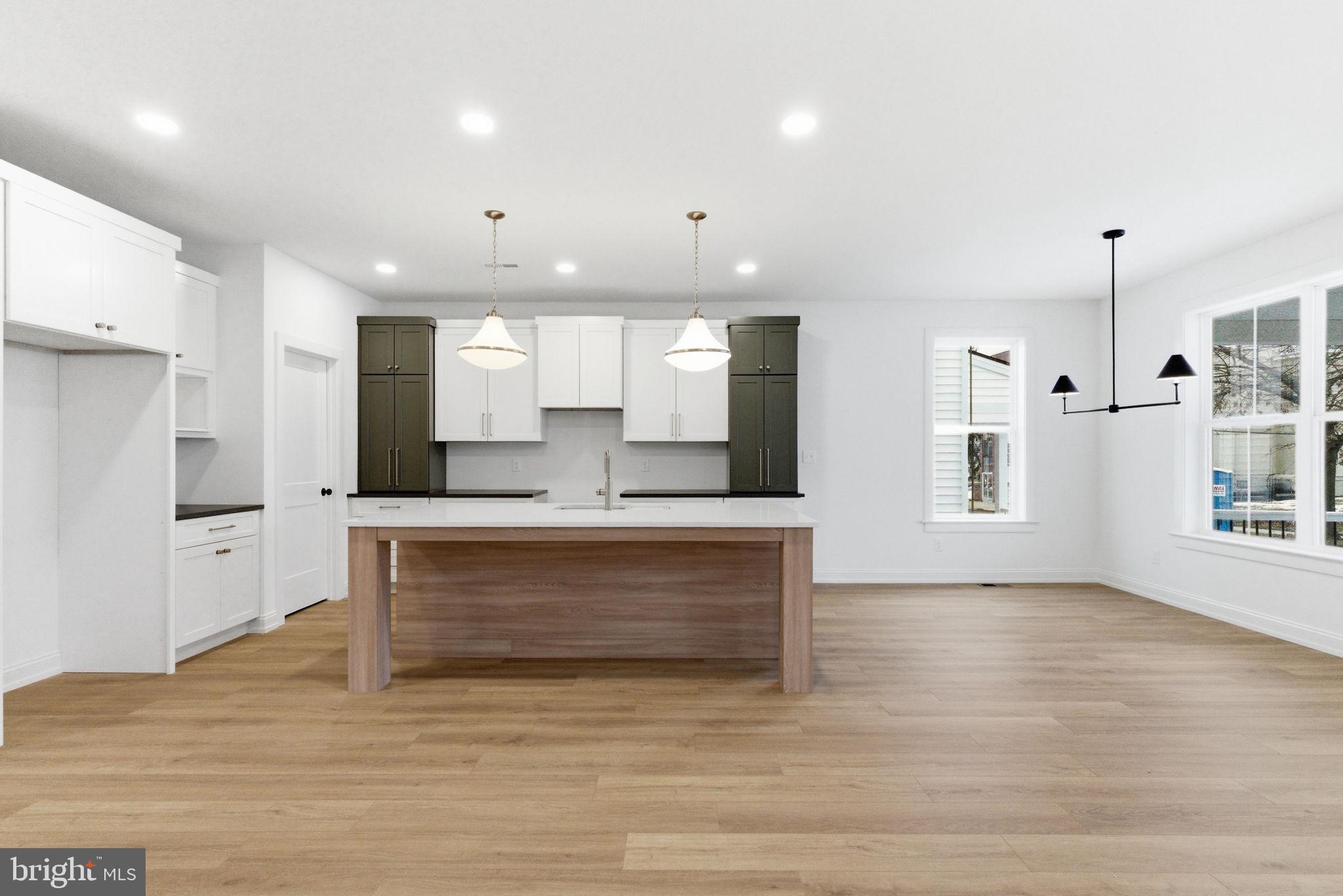 453 E FRANKLIN STREET SINGLE