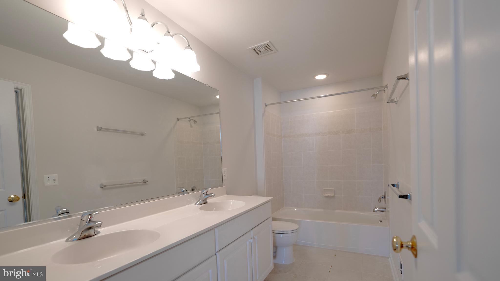 LAUREL HILL LANDBAY - Residential