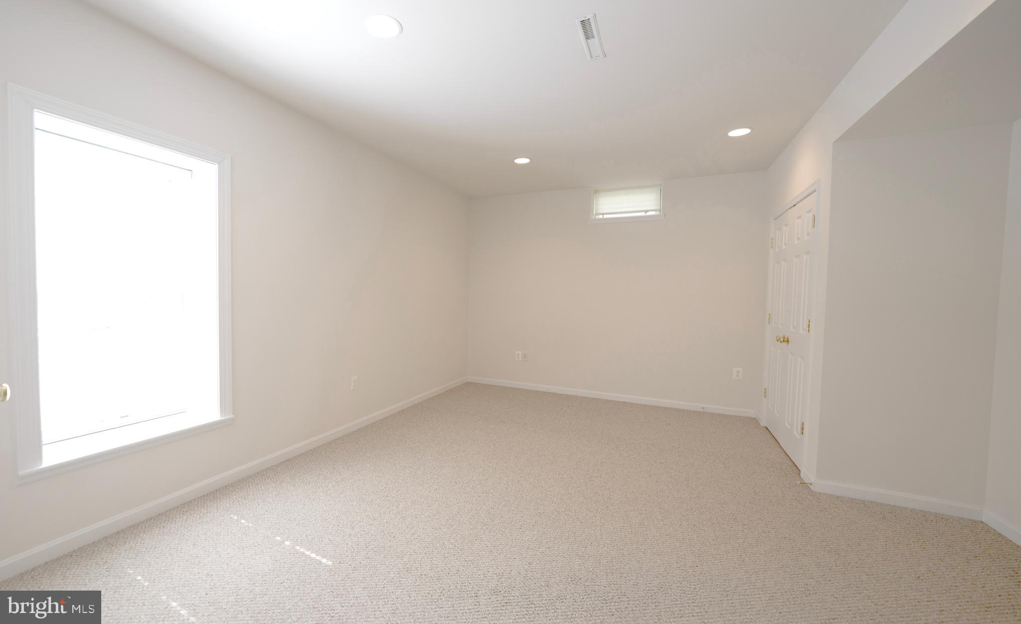 LAUREL HILL LANDBAY - Residential