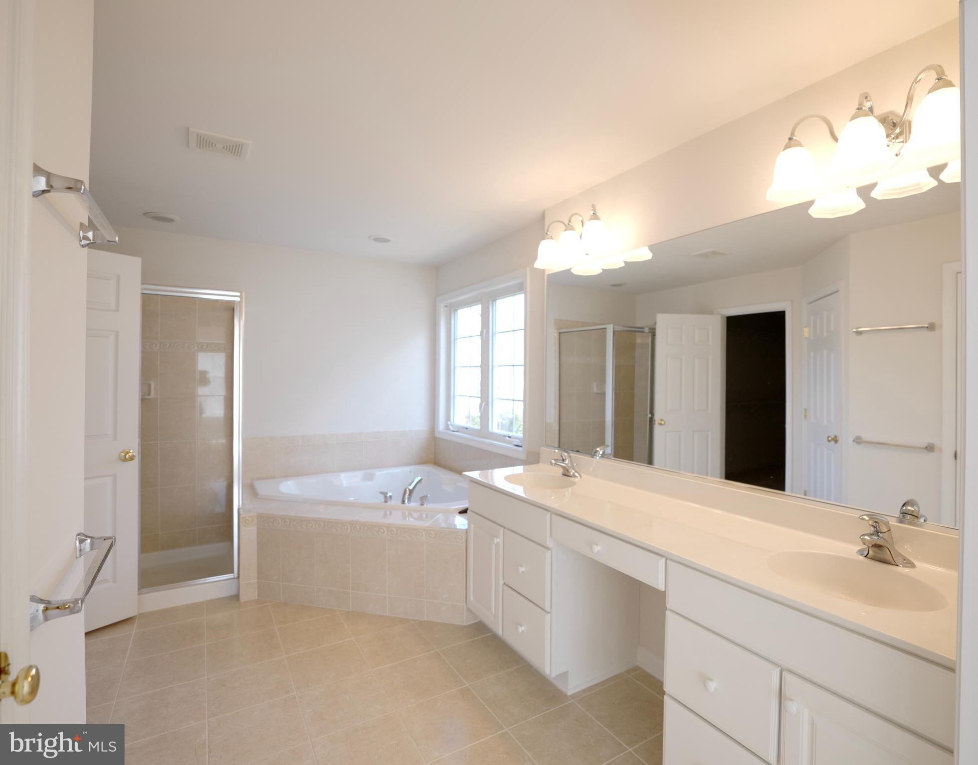 LAUREL HILL LANDBAY - Residential