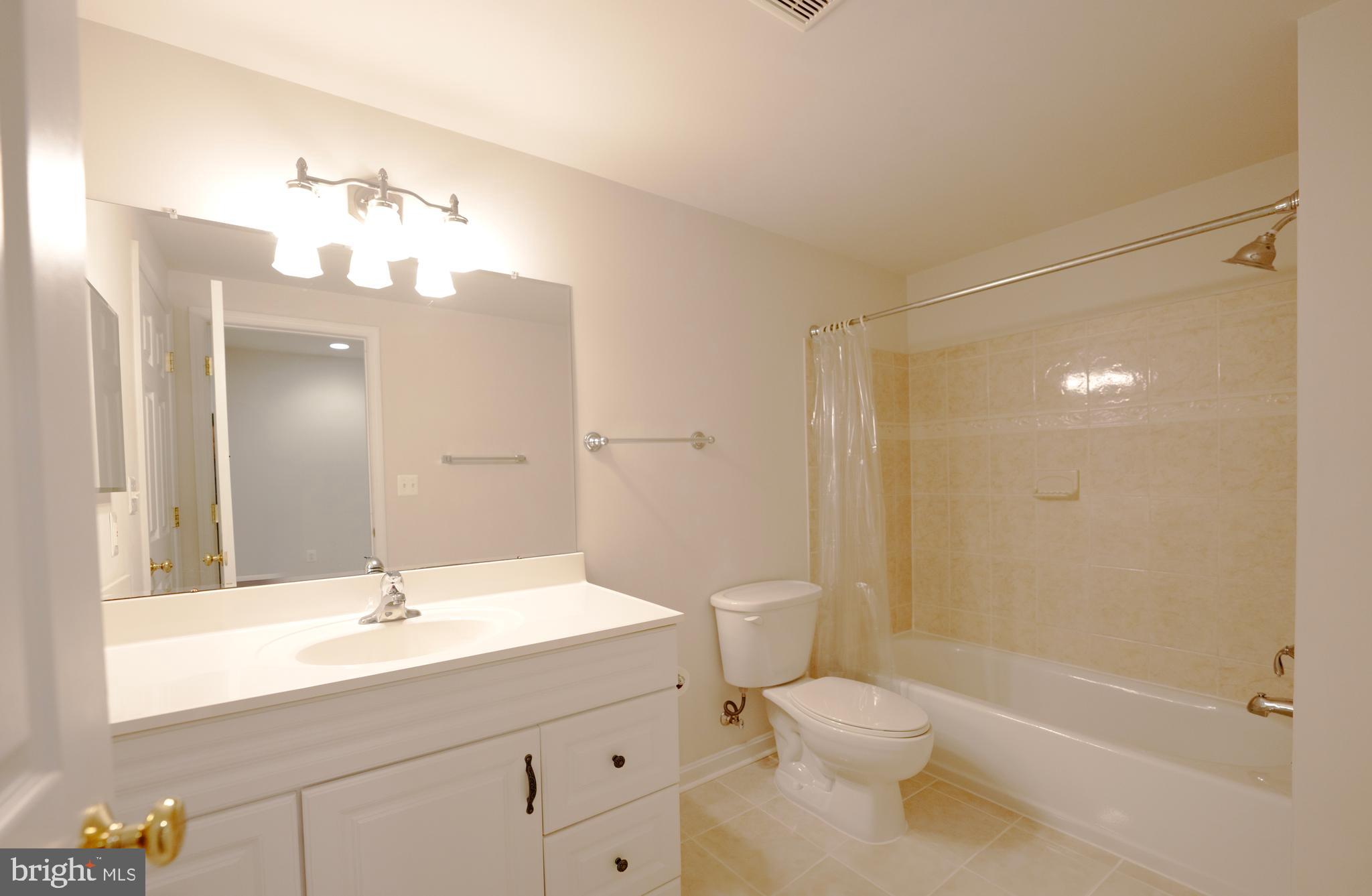 LAUREL HILL LANDBAY - Residential