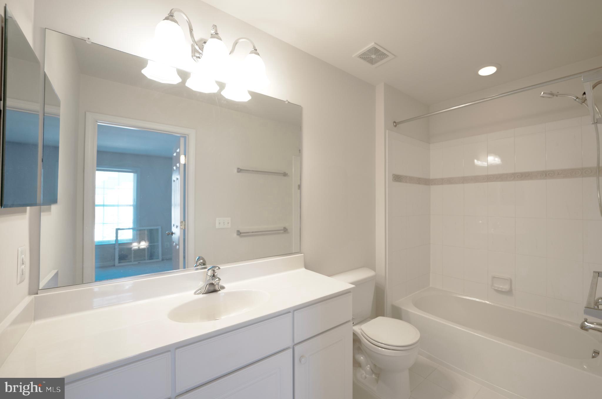 LAUREL HILL LANDBAY - Residential