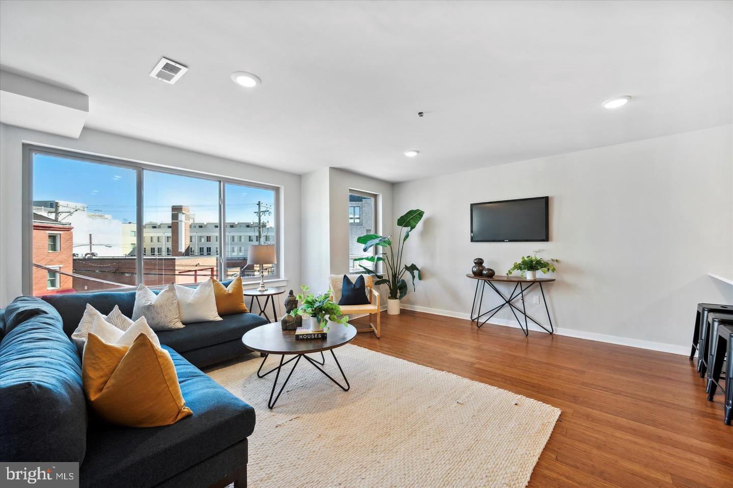 1608 RIDGE AVENUE 302