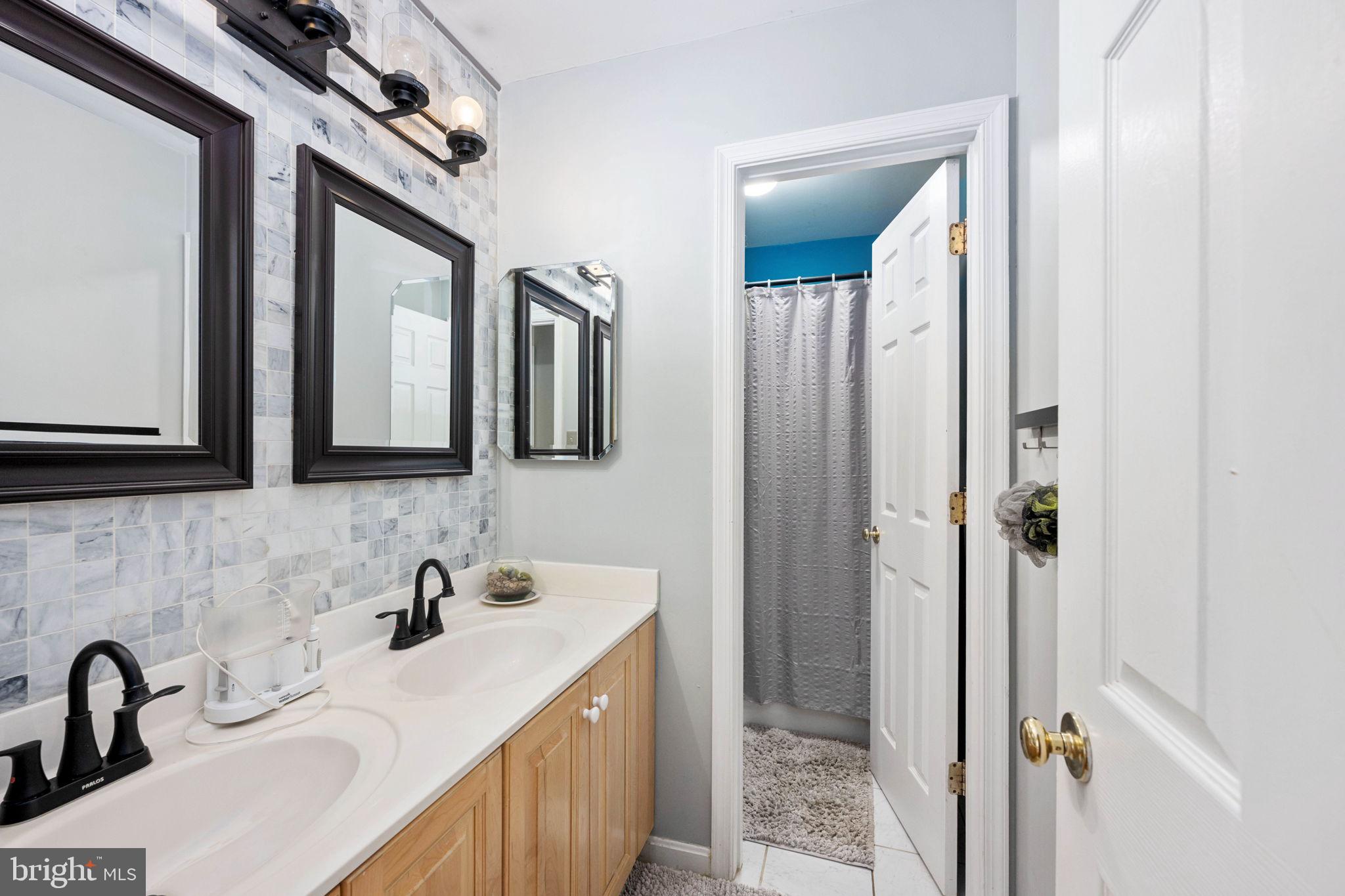 SEVEN LAKES - Residential