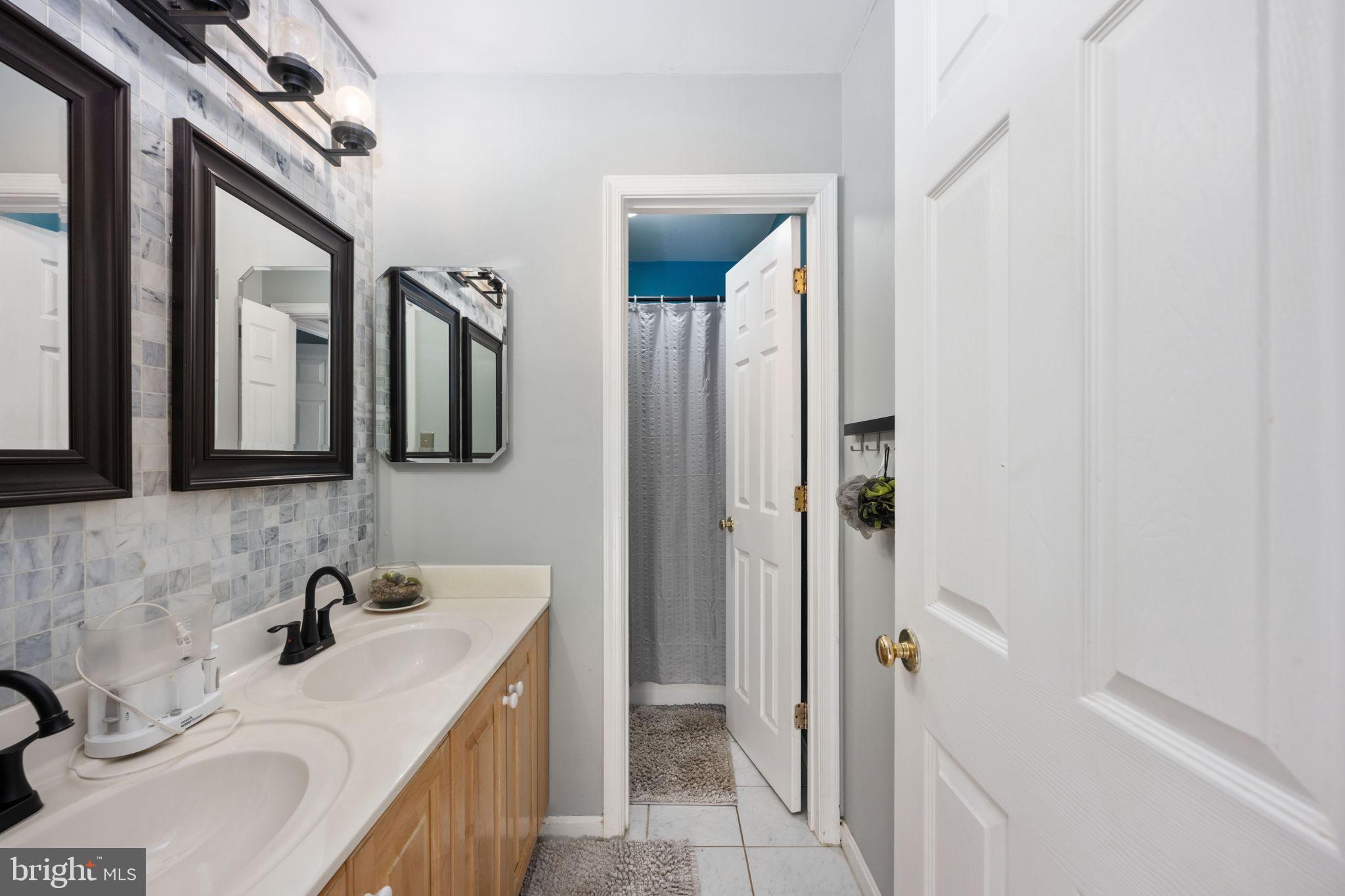 SEVEN LAKES - Residential