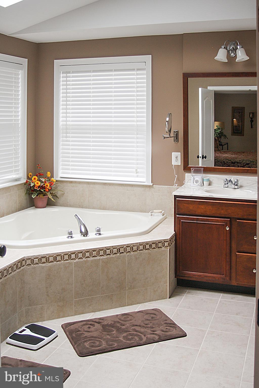 TWIN LAKE OVERLOOK - Residential