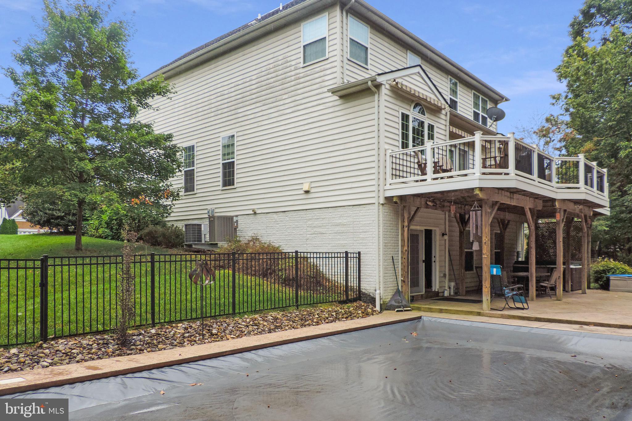TWIN LAKE OVERLOOK - Residential