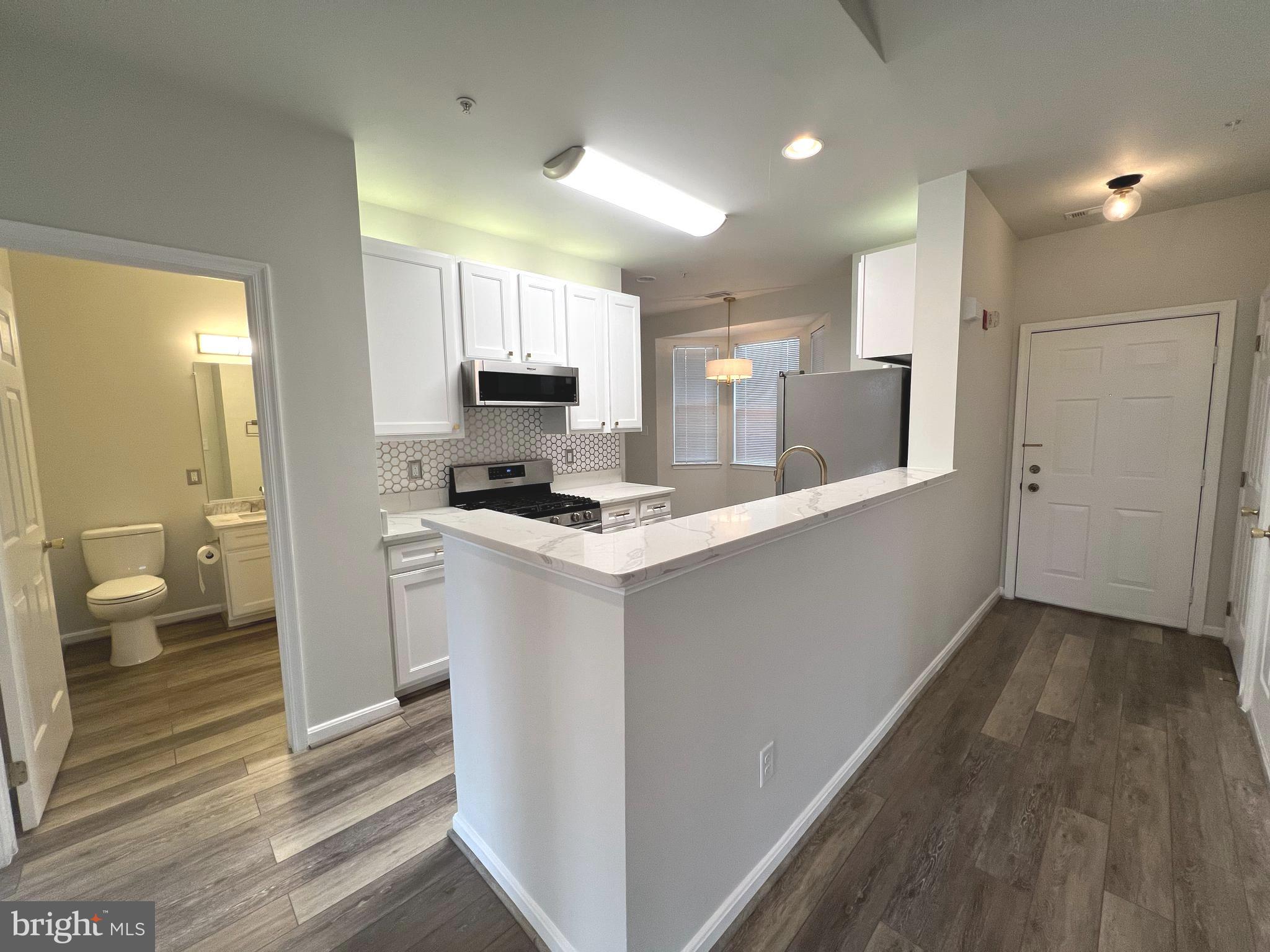 5000 HOLLINGTON DRIVE 305