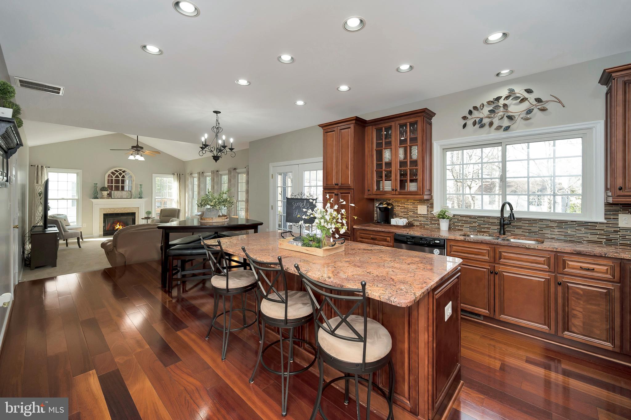 HAMPTON OAKS - Residential