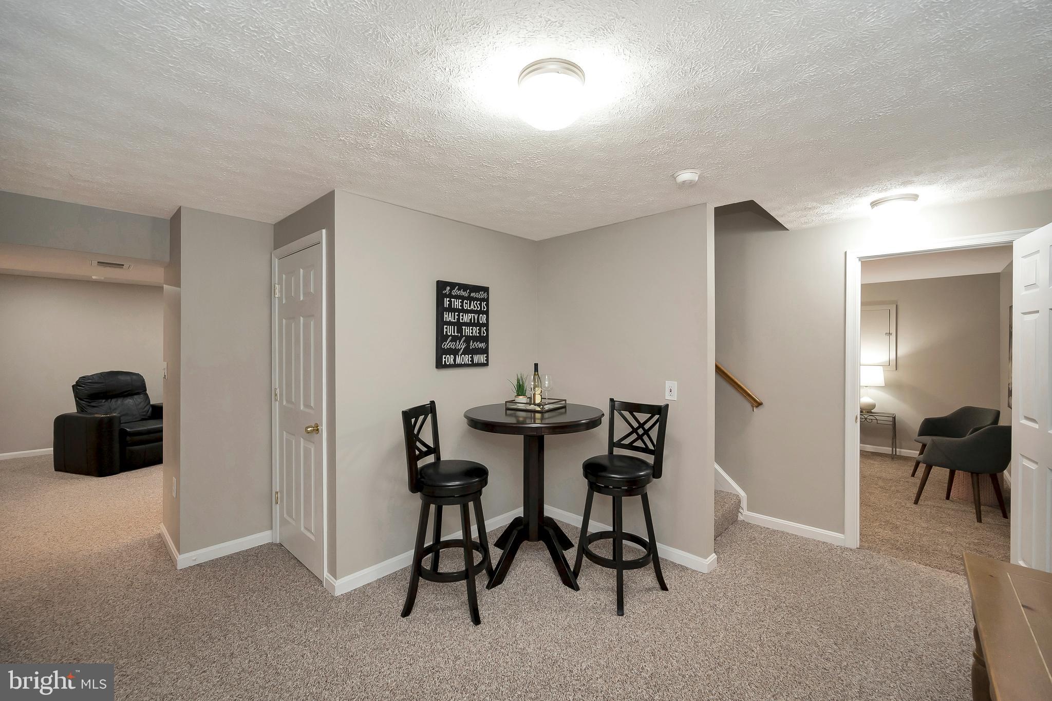 HAMPTON OAKS - Residential