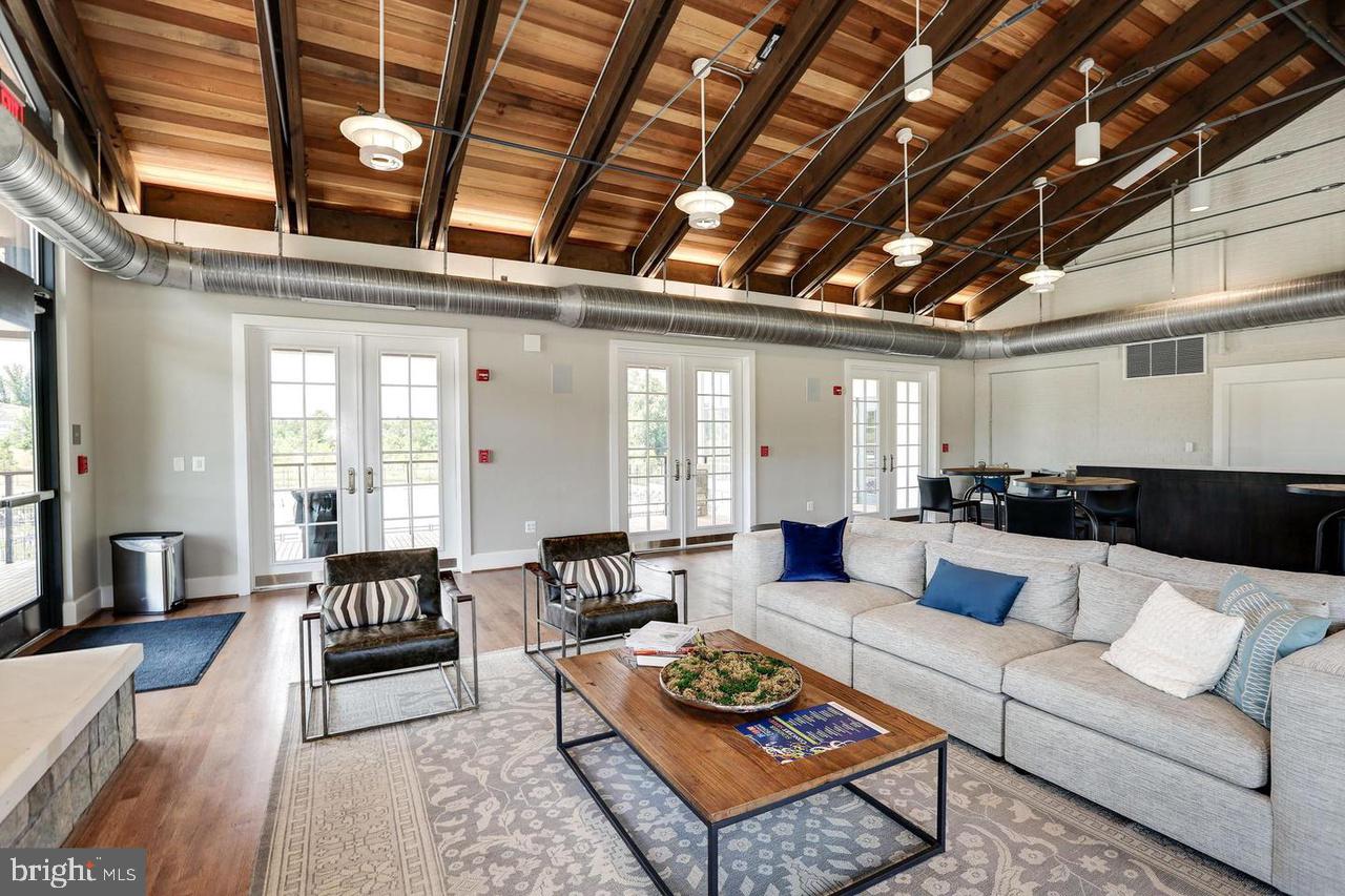 CROWN FARM - Residential