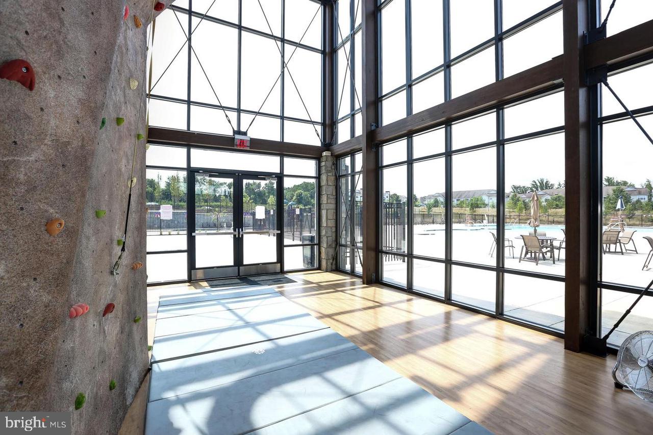 CROWN FARM - Residential