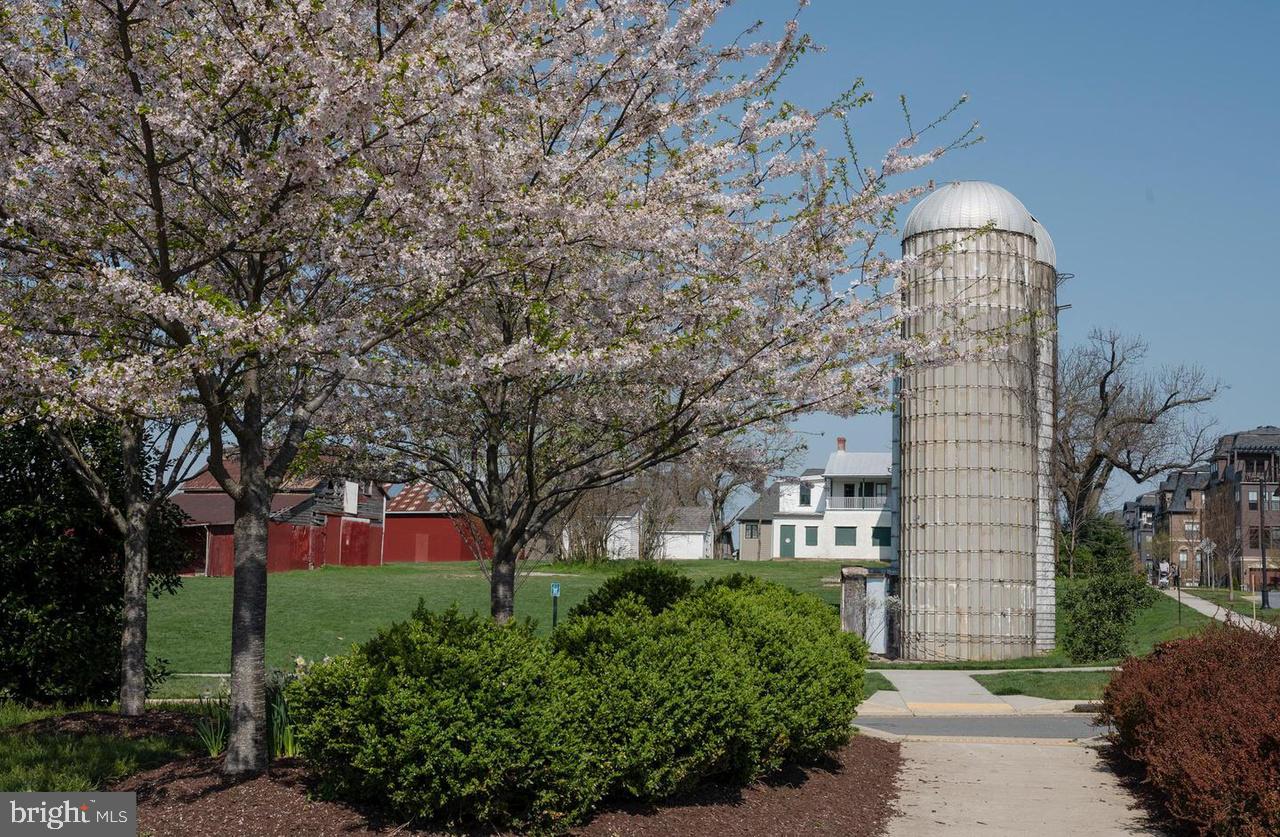 CROWN FARM - Residential