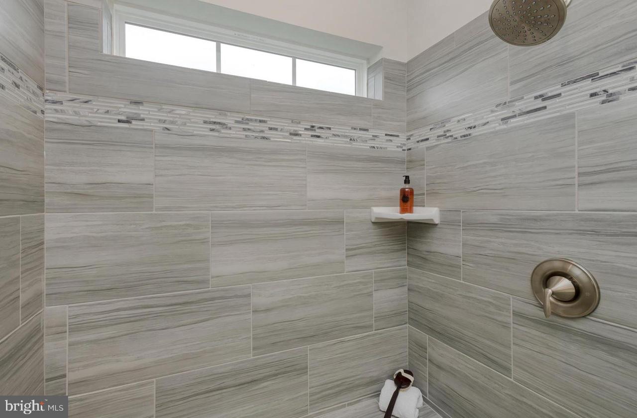 CROWN FARM - Residential