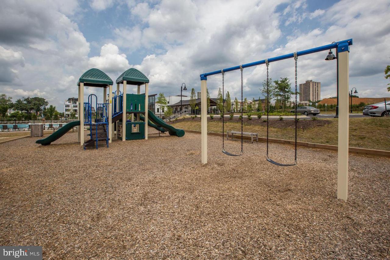 CROWN FARM - Residential