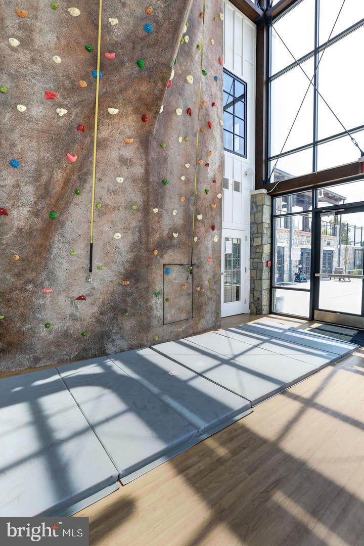 CROWN FARM - Residential