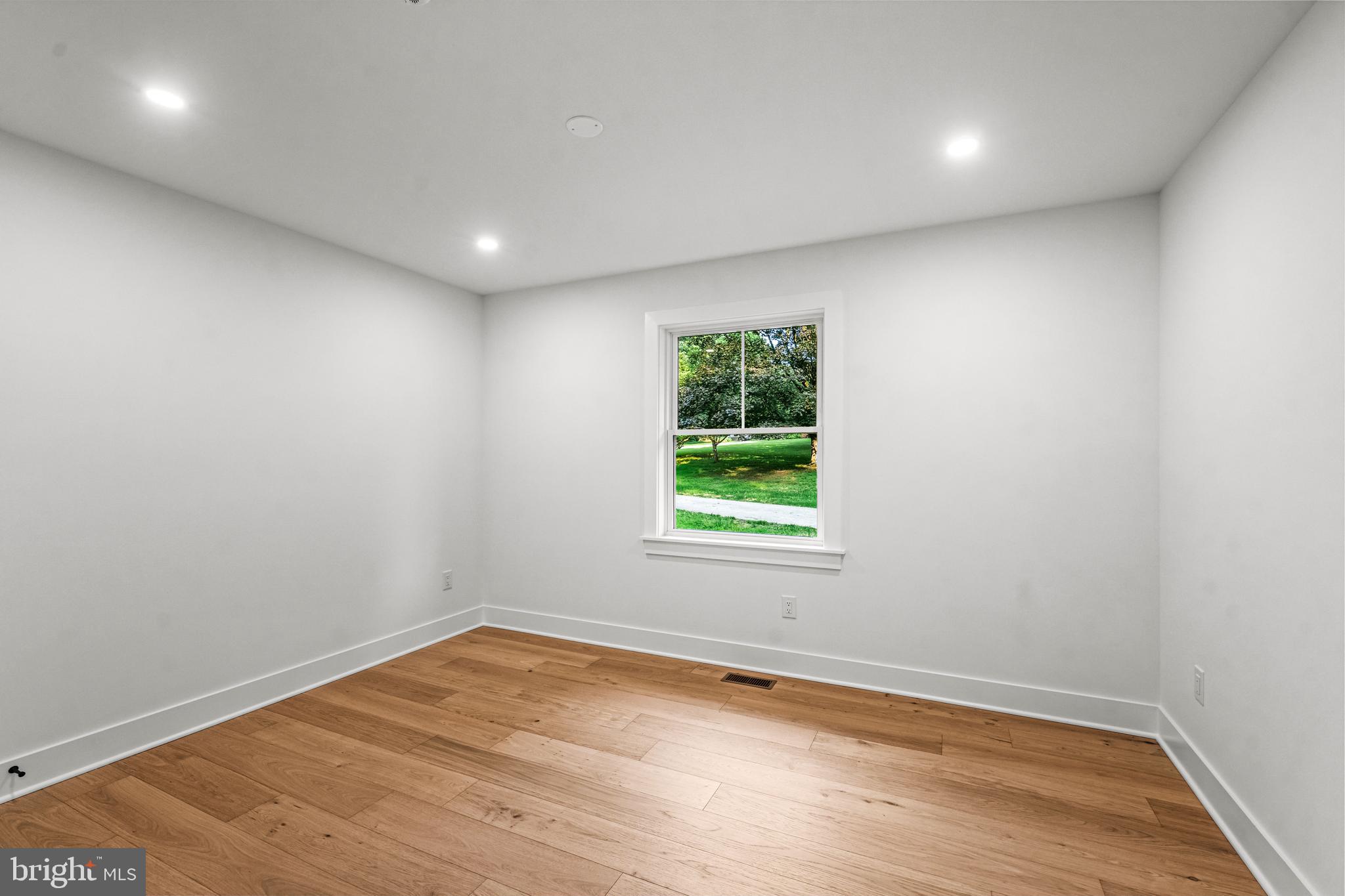 CRICKLEWOOD - Residential