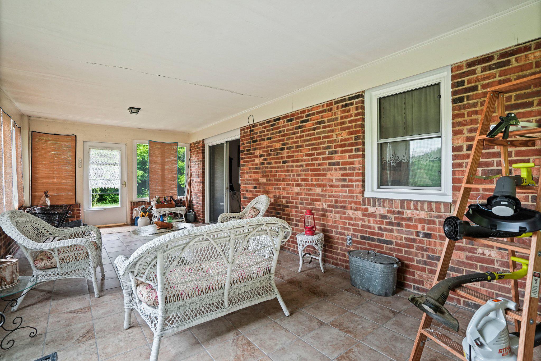 CROOM STATION - Residential