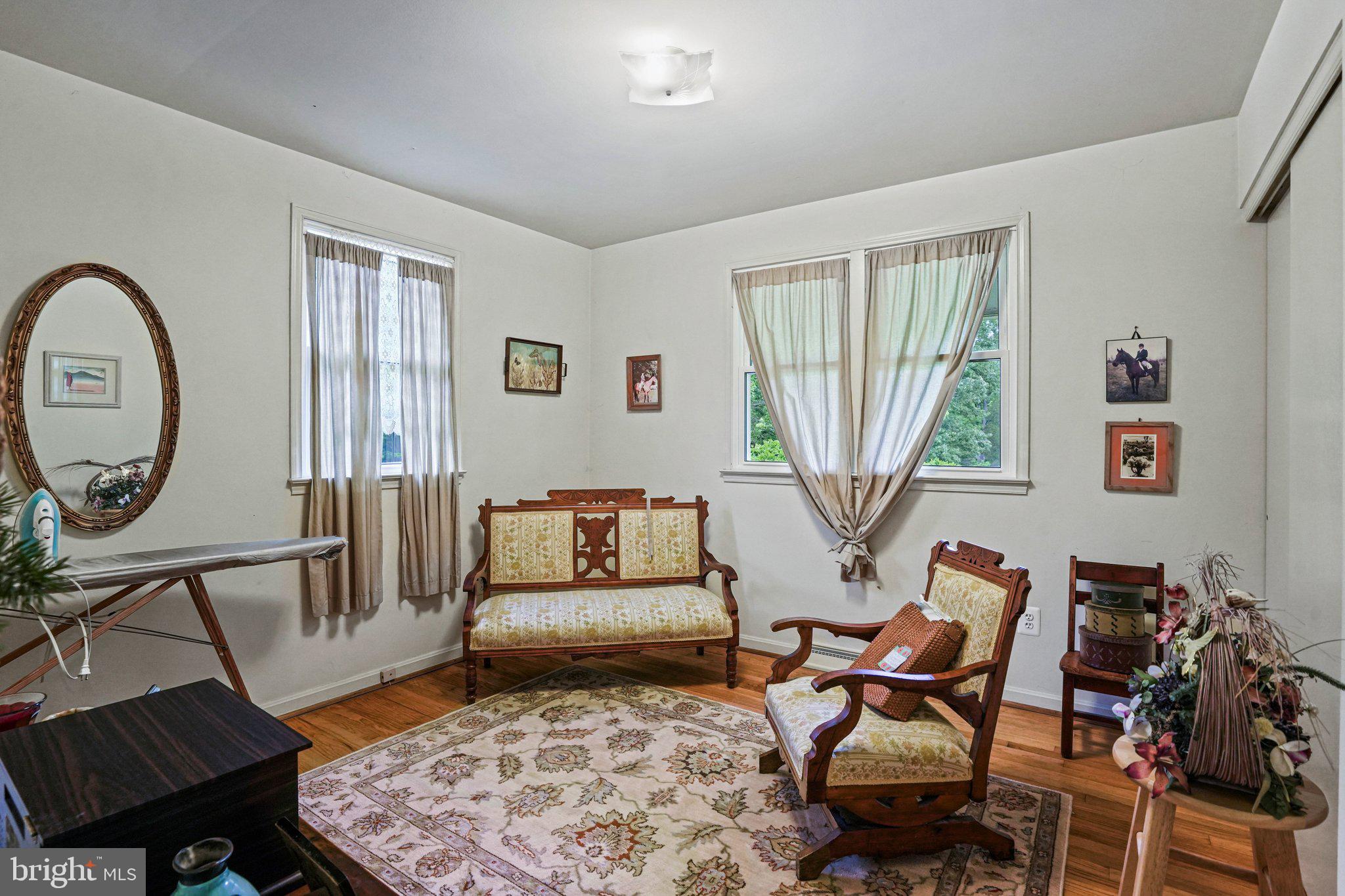 CROOM STATION - Residential