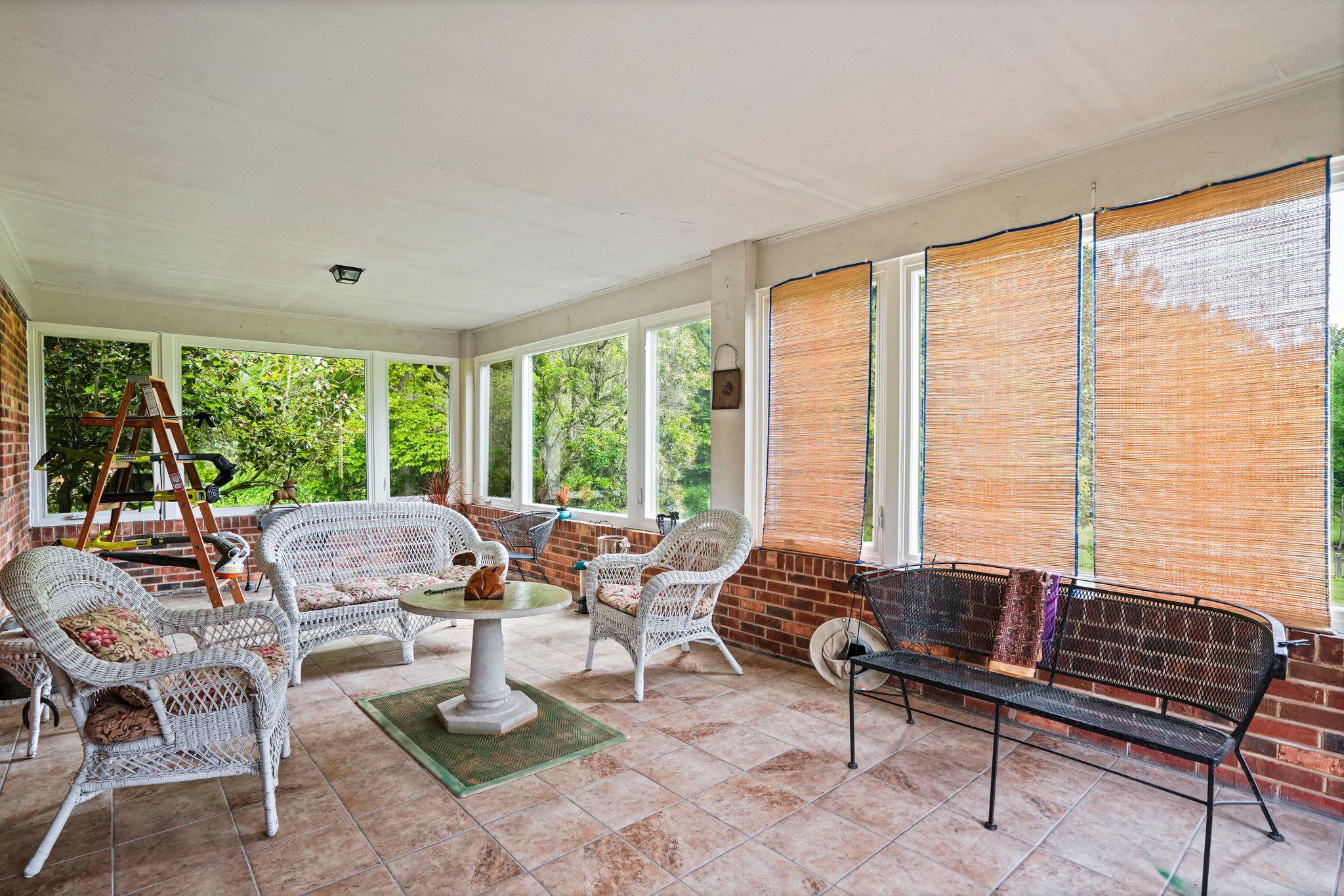 CROOM STATION - Residential