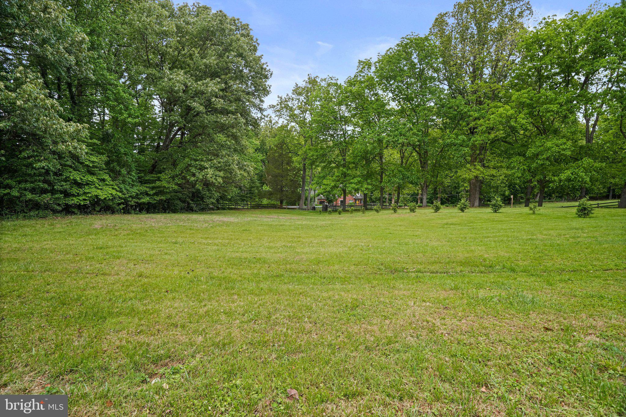 CROOM STATION - Residential