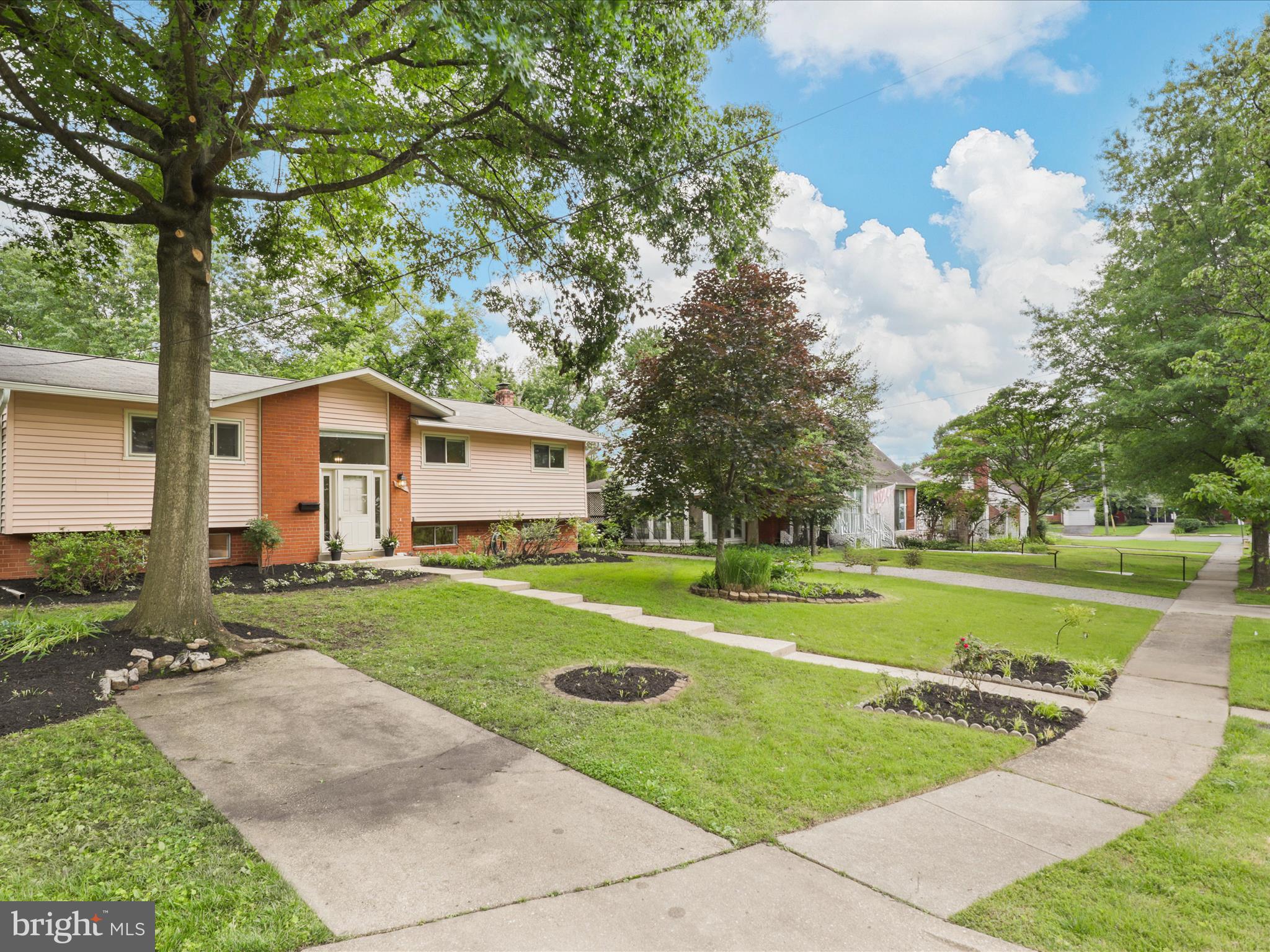 905 PEELE PLACE