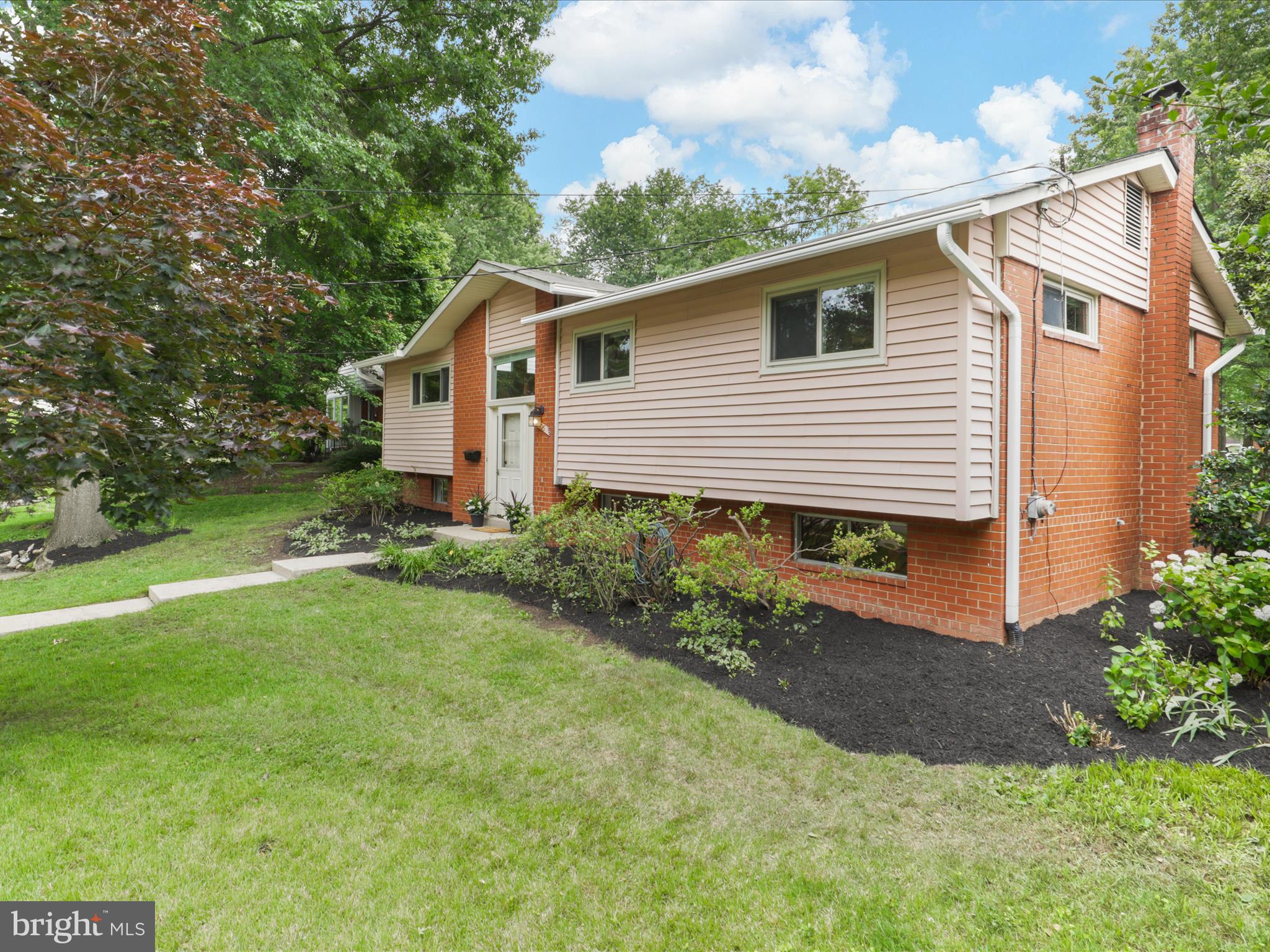 905 PEELE PLACE