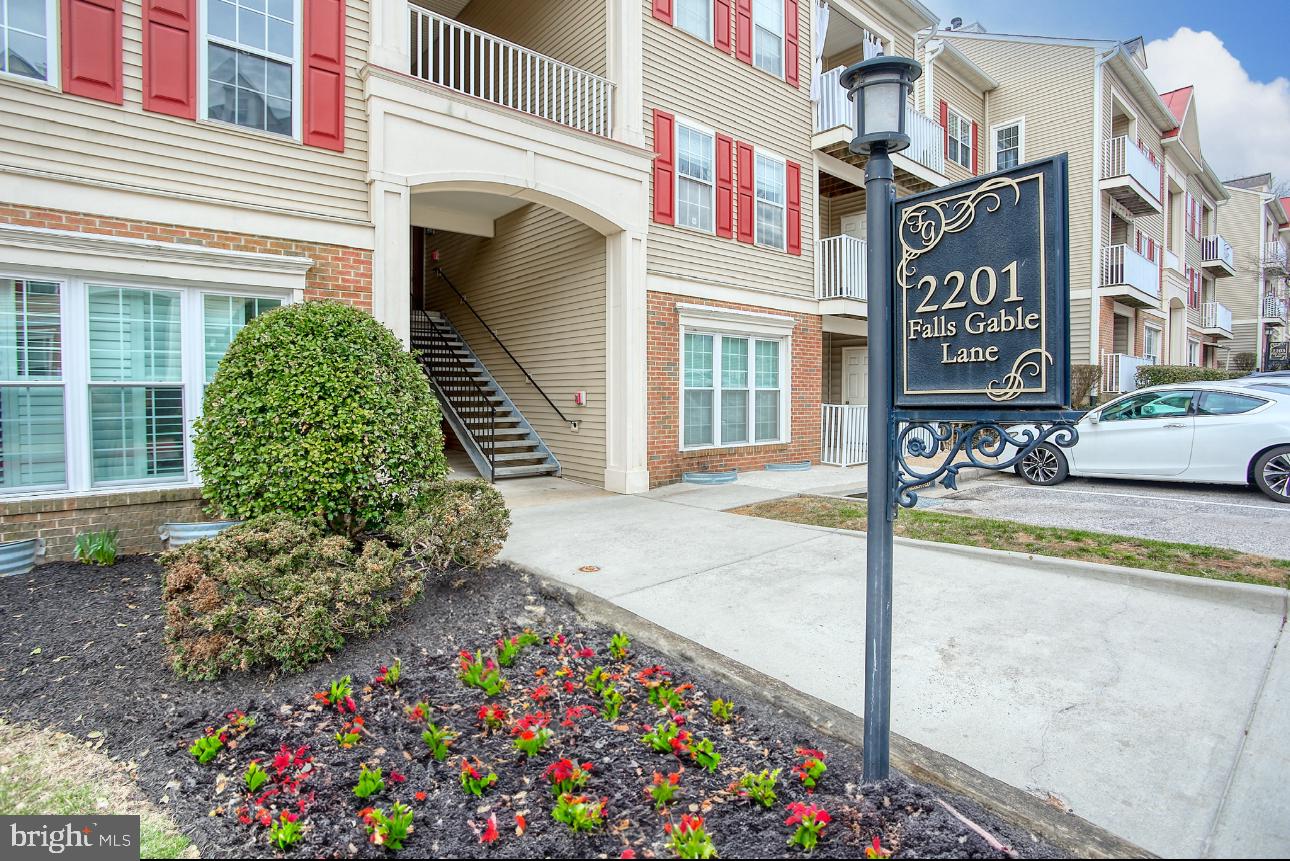 FALLS GABLE - Residential