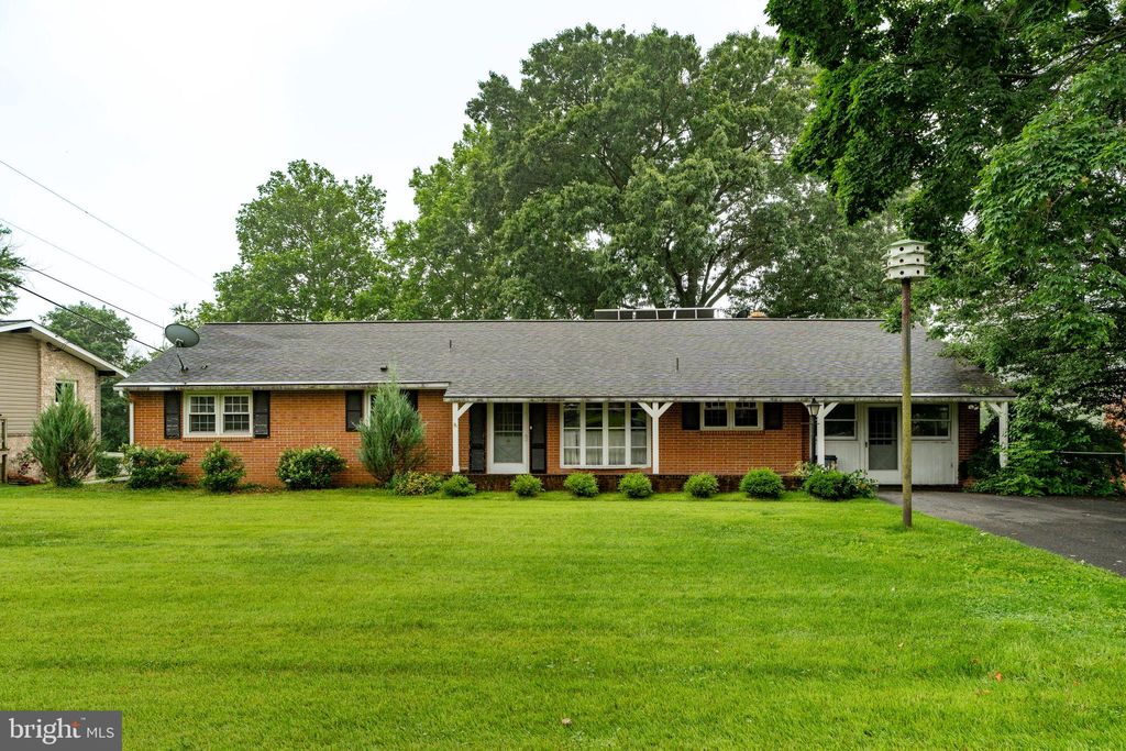 Photo of 60 Ridge View Drive, LEOLA, PA 17540 (MLS # PALA2071806)