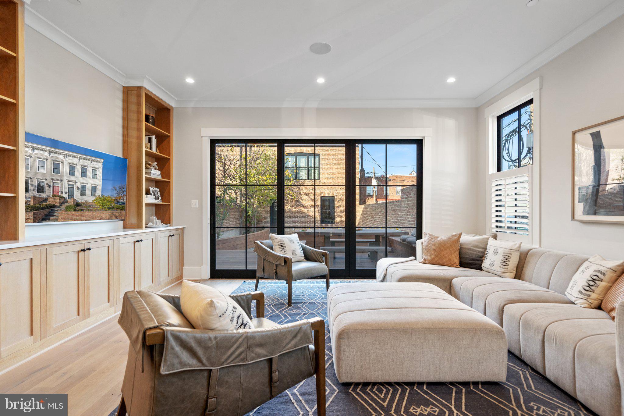 CAPITOL HILL - Residential