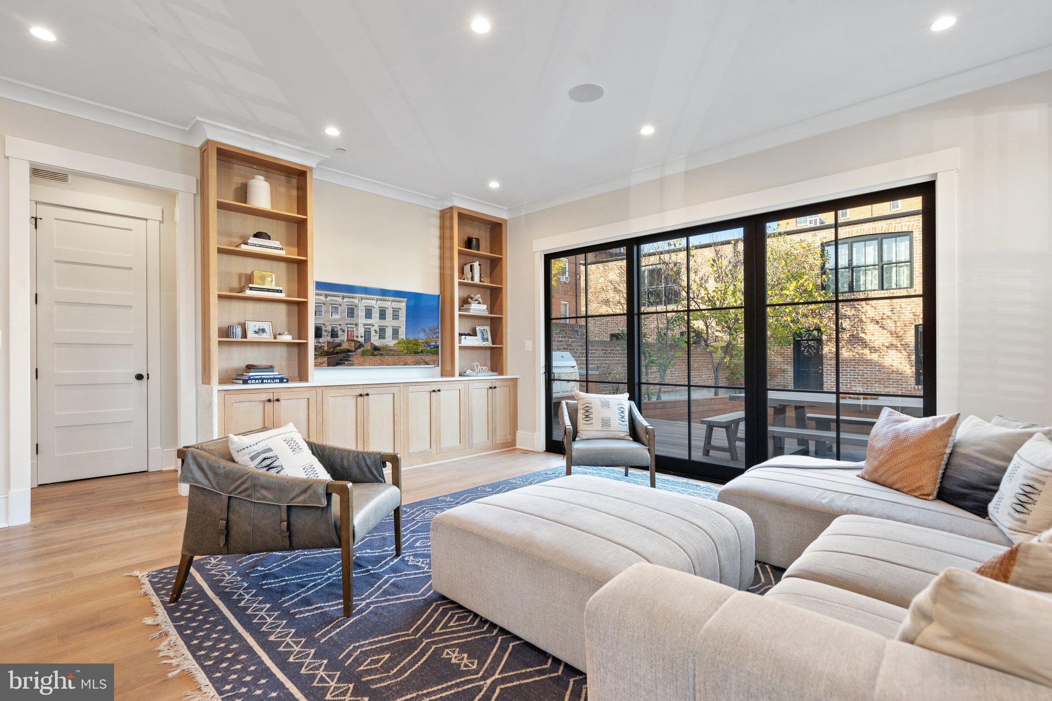 CAPITOL HILL - Residential