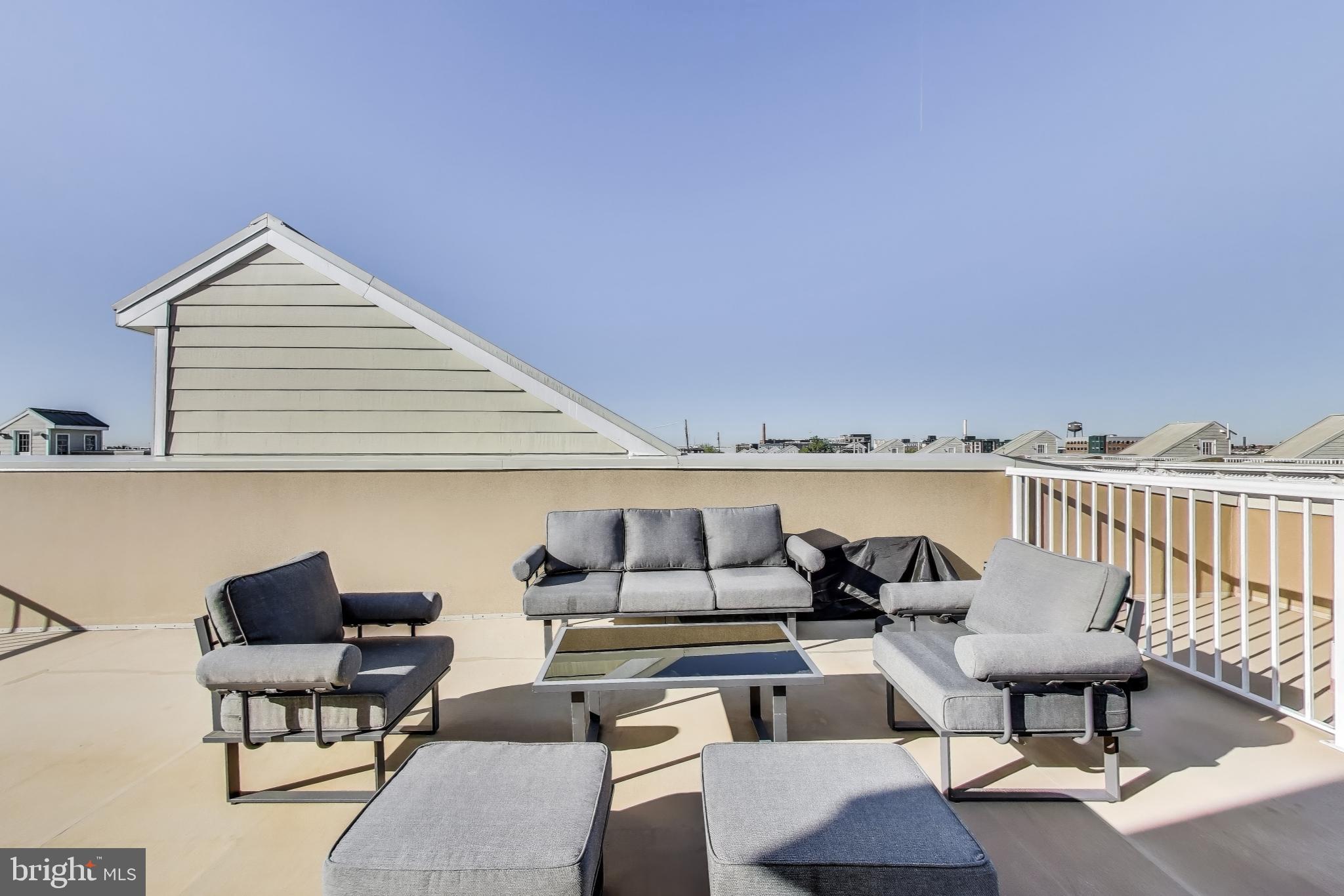 LOCUST POINT - Residential