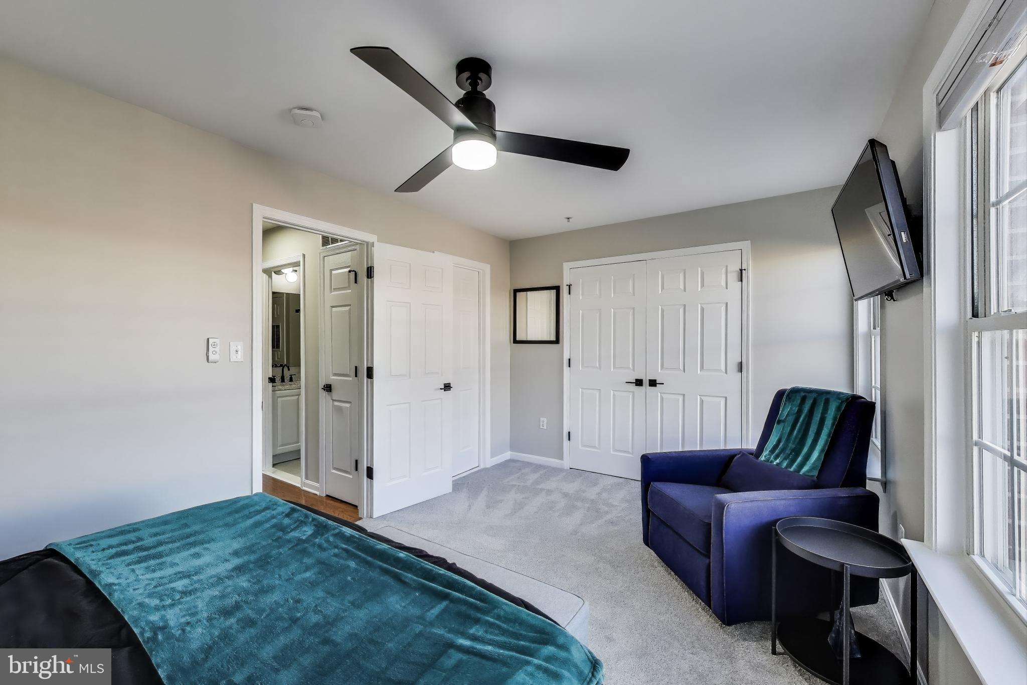 LOCUST POINT - Residential